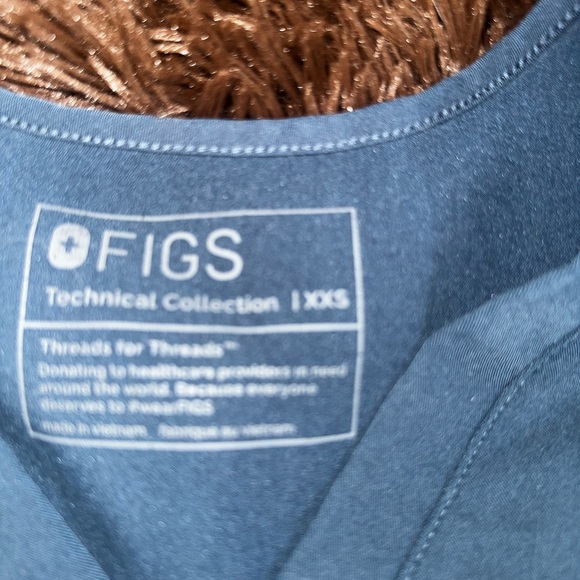 Figs DARK HARBOR top - Picture 1 of 2